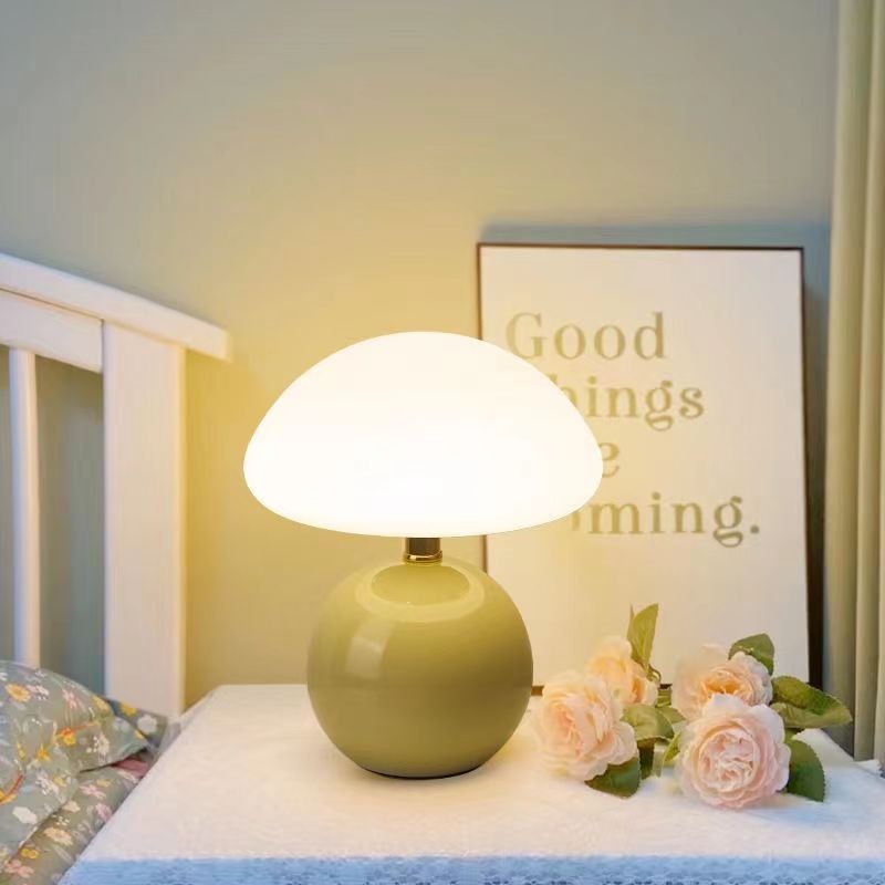 Mushroom Shade Table Lamp