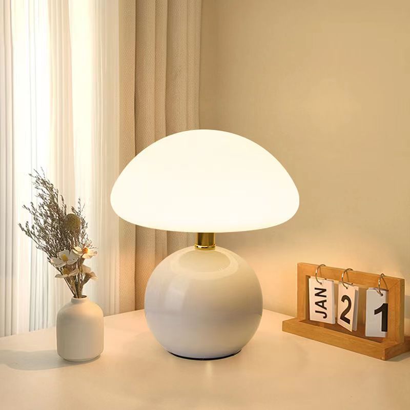 Mushroom Shade Table Lamp